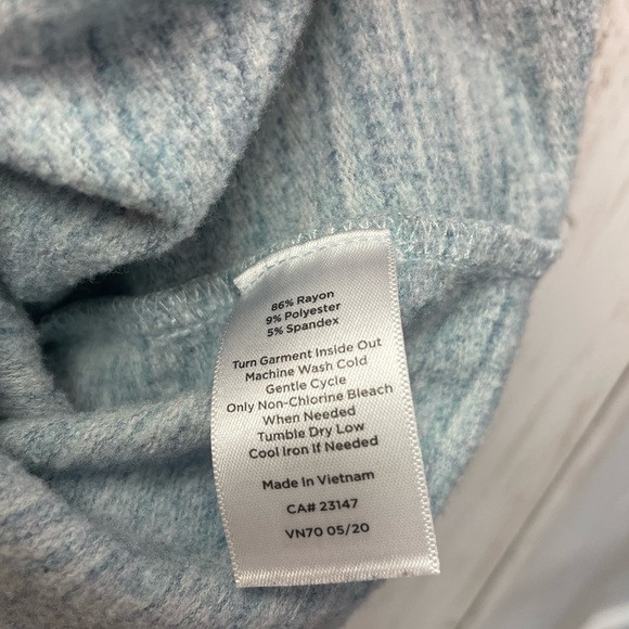 Light Blue Cowl Neck Pullover size XL - Picture 3 of 9